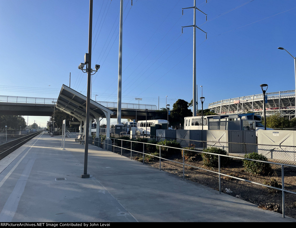 Great America ACE and Amtrak Station-looking south